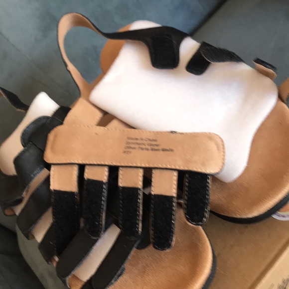 Trotters Black Tiki Adjustable Strap Sandals, Size 8W, Soft velvet, memory foam - Picture 5 of 7